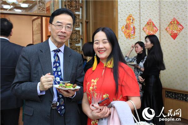 ЇvӢʹ^26ekAAS´д@ӢŮꐵдДz