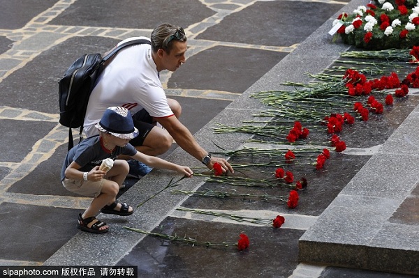 ؕrg2018618ӢmRRҮ򍏶oIho˹ָձlӢv_˹ʹLindsay SkollGreg ClarkBilly Grantһͬϯ